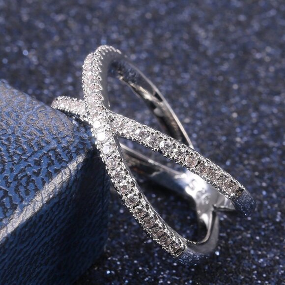 💞 X Shape Manufactures Two Lines Cross Zircon Ring for Women, PD125 - Picture 1 of 8